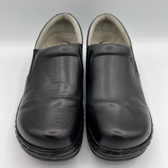 Klogs Footwear Mission Black Leather, slip resistant non-marking, 9.5 - Picture 3 of 10